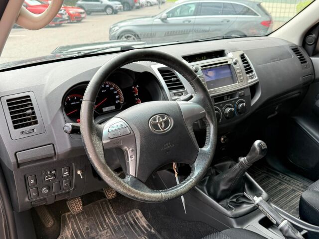 Toyota Hilux 2014 Extra Cab 2,5 D-4D 4WD 144 SR / Vetokoukku / Lohkolämmitin + sisäpistoke / Huoltokirja