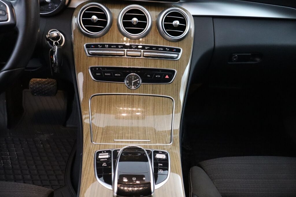 Mercedes-Benz C 2014 220 BlueTec A Premium Business / 1.omistaja! / LED ILS / Navi / Pysäköintitutkat / Lohko / - RAHOITUS TÄHÄN AUTOON VAIN 3.99% - 