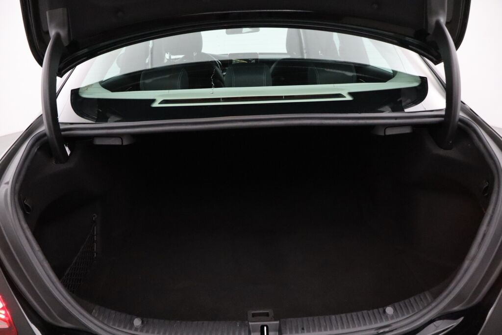 Mercedes-Benz C 2014 220 BlueTec A Premium Business / 1.omistaja! / LED ILS / Navi / Pysäköintitutkat / Lohko / - RAHOITUS TÄHÄN AUTOON VAIN 3.99% - 