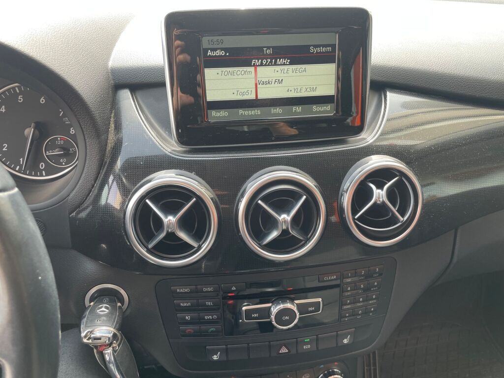 Mercedes-Benz B 2014 180 BE Premium Business / Bixenon / Peruutuskamera / Lohkolämmitin / Suomiauto