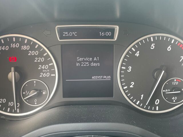 Mercedes-Benz B 2014 180 BE Premium Business / Bixenon / Peruutuskamera / Lohkolämmitin / Suomiauto