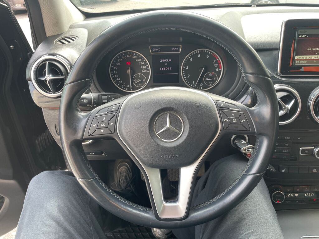 Mercedes-Benz B 2014 180 BE Premium Business / Bixenon / Peruutuskamera / Lohkolämmitin / Suomiauto