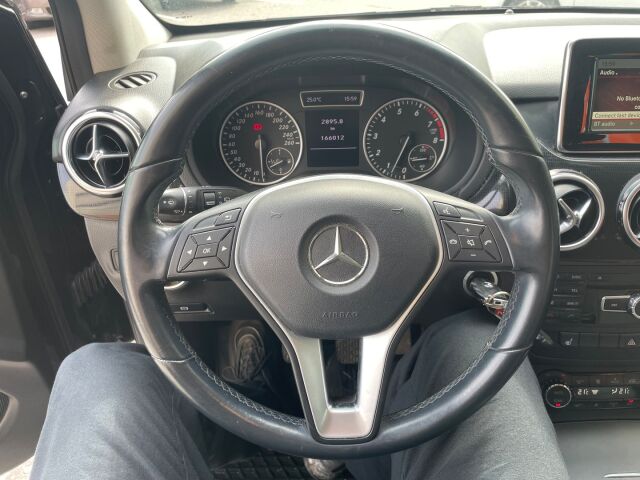 Mercedes-Benz B 2014 180 BE Premium Business / Bixenon / Peruutuskamera / Lohkolämmitin / Suomiauto