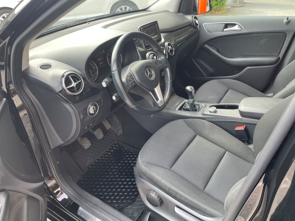 Mercedes-Benz B 2014 180 BE Premium Business / Bixenon / Peruutuskamera / Lohkolämmitin / Suomiauto