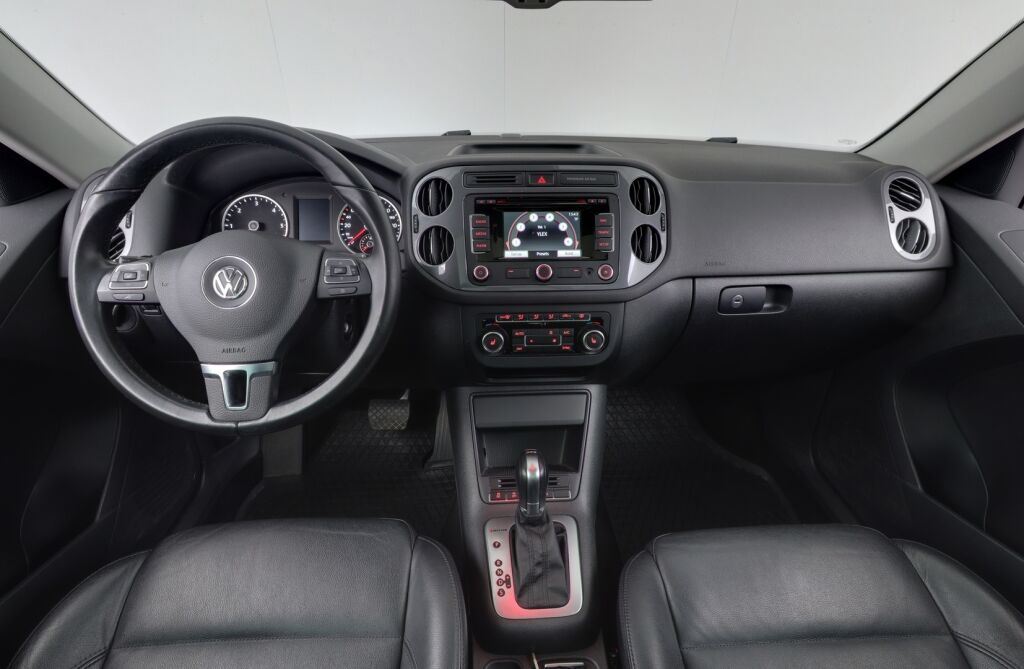 Volkswagen Tiguan 2015 Sport & Style 2,0 TDI 103 kW (140 hv) BlueMotion Technology 4MOTION DSG-aut / Webasto / Koukku/ Luxury/ Exclusive