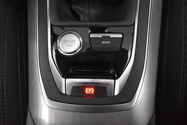 Peugeot 308 2016 Allure Edition PureTech 130 / Lohkolämmitin + sisäpistoke / Vakionopeudensäädin / Kahdet renkaat / Juuri huollettu