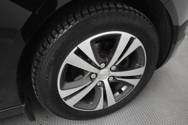 Peugeot 308 2016 Allure Edition PureTech 130 / Lohkolämmitin + sisäpistoke / Vakionopeudensäädin / Kahdet renkaat / Juuri huollettu