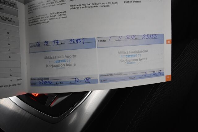 Peugeot 308 2016 Allure Edition PureTech 130 / Lohkolämmitin + sisäpistoke / Vakionopeudensäädin / Kahdet renkaat / Juuri huollettu
