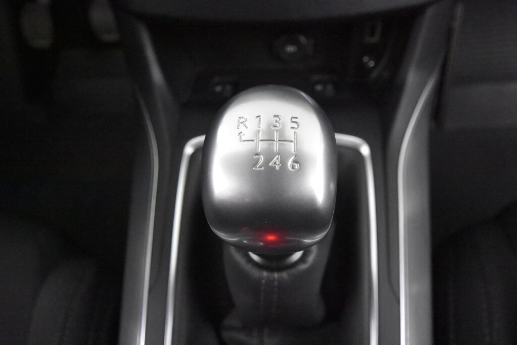 Peugeot 308 2016 Allure Edition PureTech 130 / Lohkolämmitin + sisäpistoke / Vakionopeudensäädin / Kahdet renkaat / Juuri huollettu