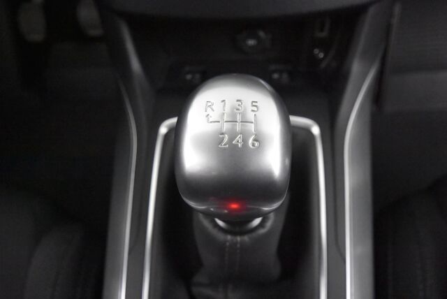 Peugeot 308 2016 Allure Edition PureTech 130 / Lohkolämmitin + sisäpistoke / Vakionopeudensäädin / Kahdet renkaat / Juuri huollettu