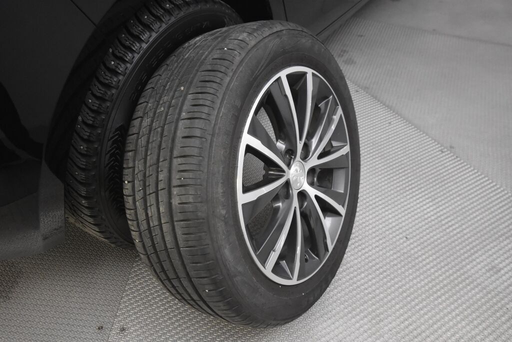 Peugeot 308 2016 Allure Edition PureTech 130 / Lohkolämmitin + sisäpistoke / Vakionopeudensäädin / Kahdet renkaat / Juuri huollettu