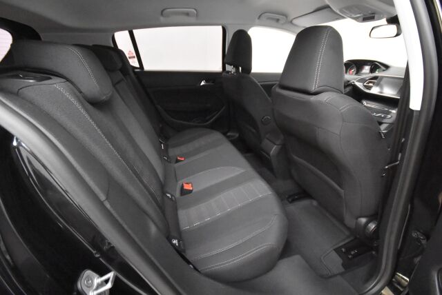 Peugeot 308 2016 Allure Edition PureTech 130 / Lohkolämmitin + sisäpistoke / Vakionopeudensäädin / Kahdet renkaat / Juuri huollettu