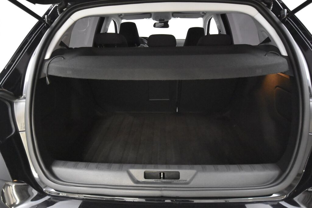 Peugeot 308 2016 Allure Edition PureTech 130 / Lohkolämmitin + sisäpistoke / Vakionopeudensäädin / Kahdet renkaat / Juuri huollettu