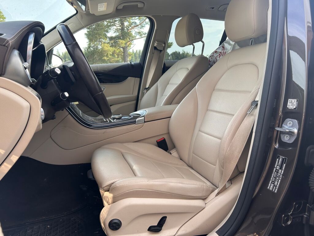 Mercedes-Benz GLC 2016 250 d 4Matic A Premium Business / 1-om. Suomiauto / Exclusive-paketti / Webasto / Vetokoukku / Pysäköintipaketti