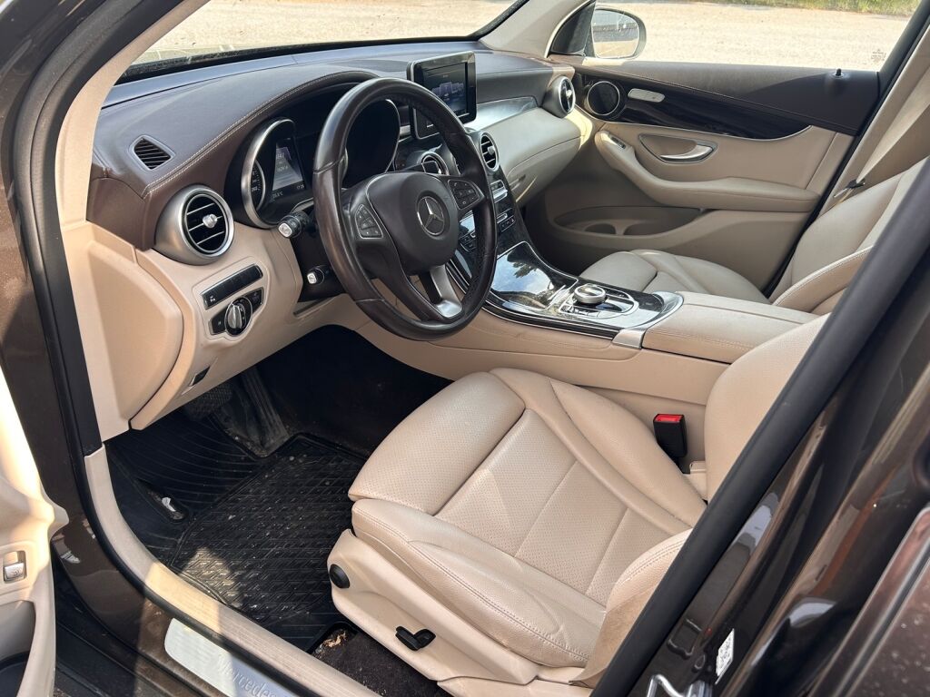 Mercedes-Benz GLC 2016 250 d 4Matic A Premium Business / 1-om. Suomiauto / Exclusive-paketti / Webasto / Vetokoukku / Pysäköintipaketti