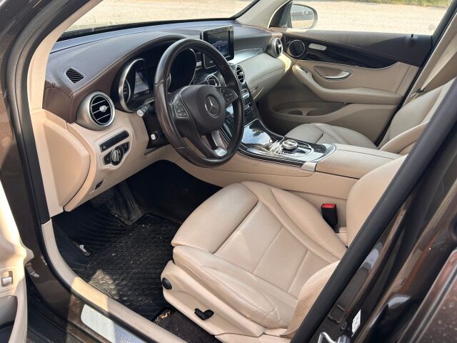 Mercedes-Benz GLC 2016 250 d 4Matic A Premium Business / 1-om. Suomiauto / Exclusive-paketti / Webasto / Vetokoukku / Pysäköintipaketti