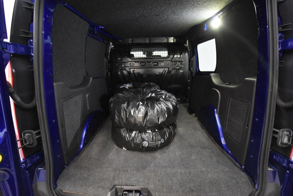 Ford Transit Connect 2017 200 1,5 TDCi 75 hv M5 Trend L1 / Polttoainekäyttöinen lämmitin / Läpijuostava / Kahdet renkaat / Huoltokirja