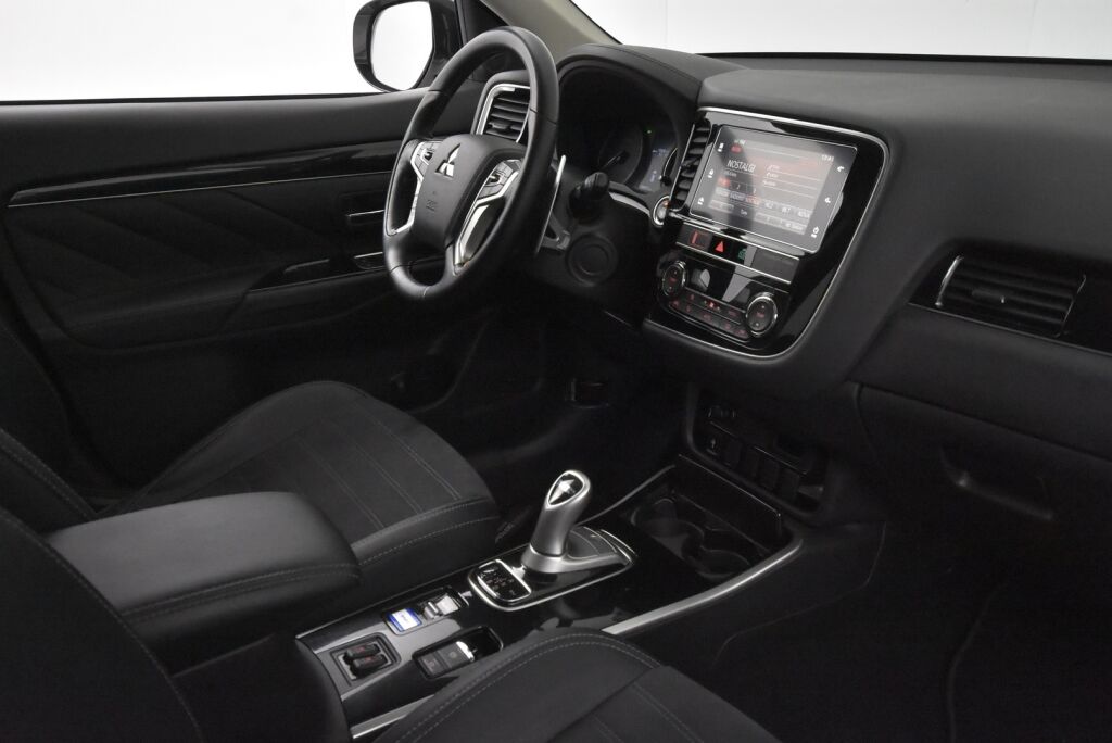 Mitsubishi Outlander PHEV 2019 Business 4WD 5P / P.kamera / Vakkari / Keyless Go /