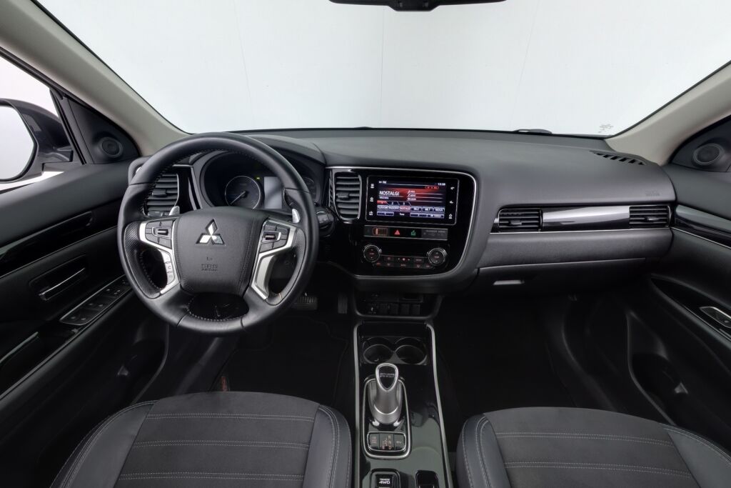 Mitsubishi Outlander PHEV 2019 Business 4WD 5P / P.kamera / Vakkari / Keyless Go /