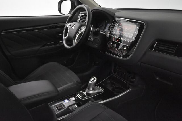 Mitsubishi Outlander PHEV 2019 Business 4WD 5P / P.kamera / Vakkari / Keyless Go /