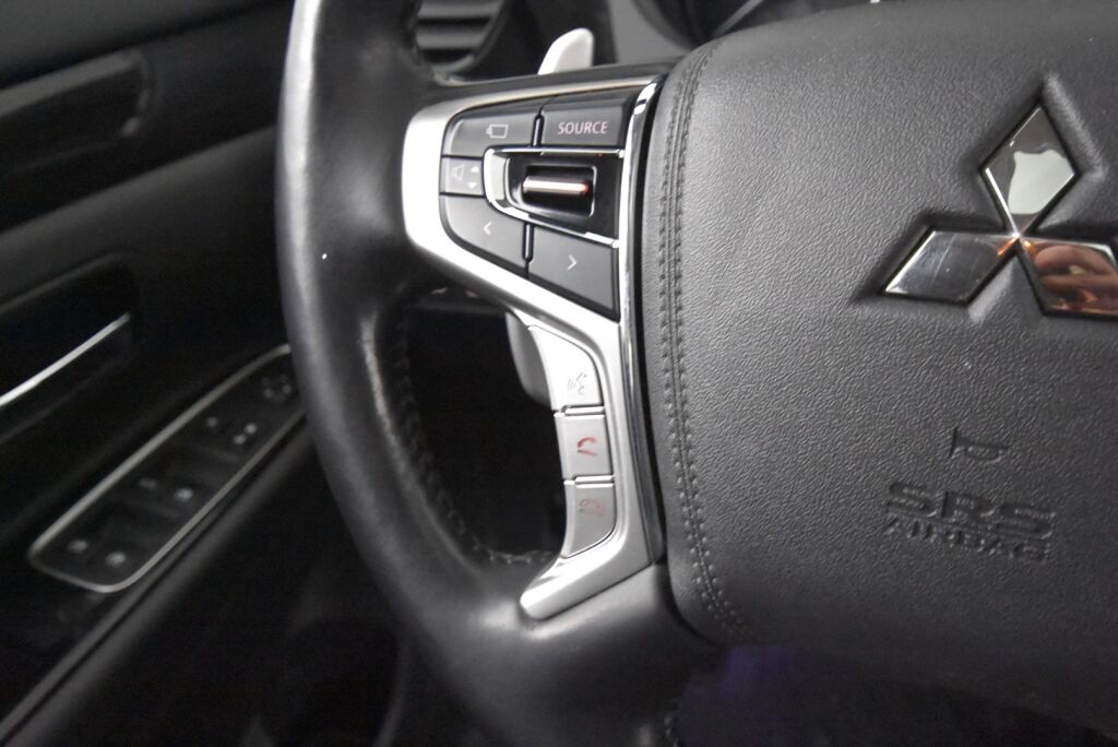 Mitsubishi Outlander PHEV 2016 Intense Business 4WD 5P / Blis / Vetokoukku / Adapt. vakkari / Kattoluukku