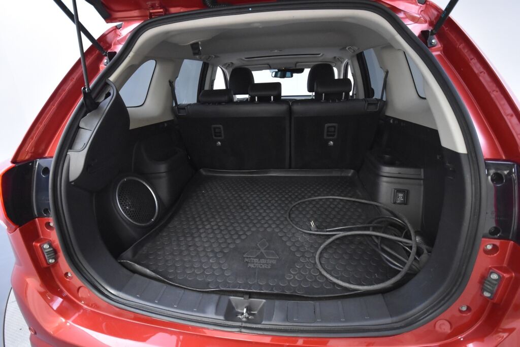 Mitsubishi Outlander PHEV 2016 Intense Business 4WD 5P / Blis / Vetokoukku / Adapt. vakkari / Kattoluukku