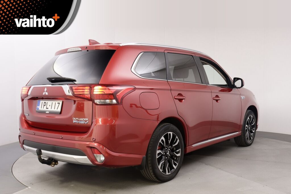 Mitsubishi Outlander PHEV 2016 Intense Business 4WD 5P / Blis / Vetokoukku / Adapt. vakkari / Kattoluukku
