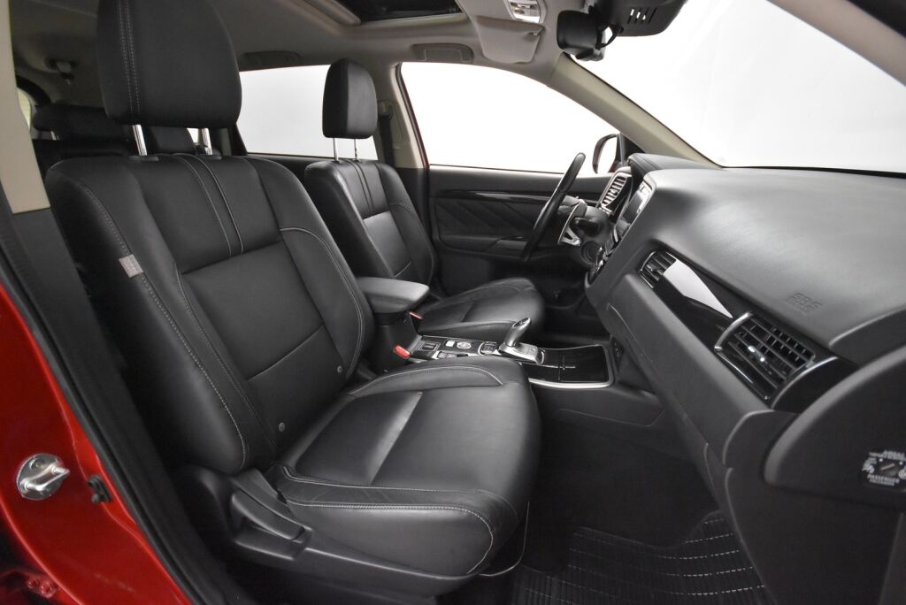Mitsubishi Outlander PHEV 2016 Intense Business 4WD 5P / Blis / Vetokoukku / Adapt. vakkari / Kattoluukku