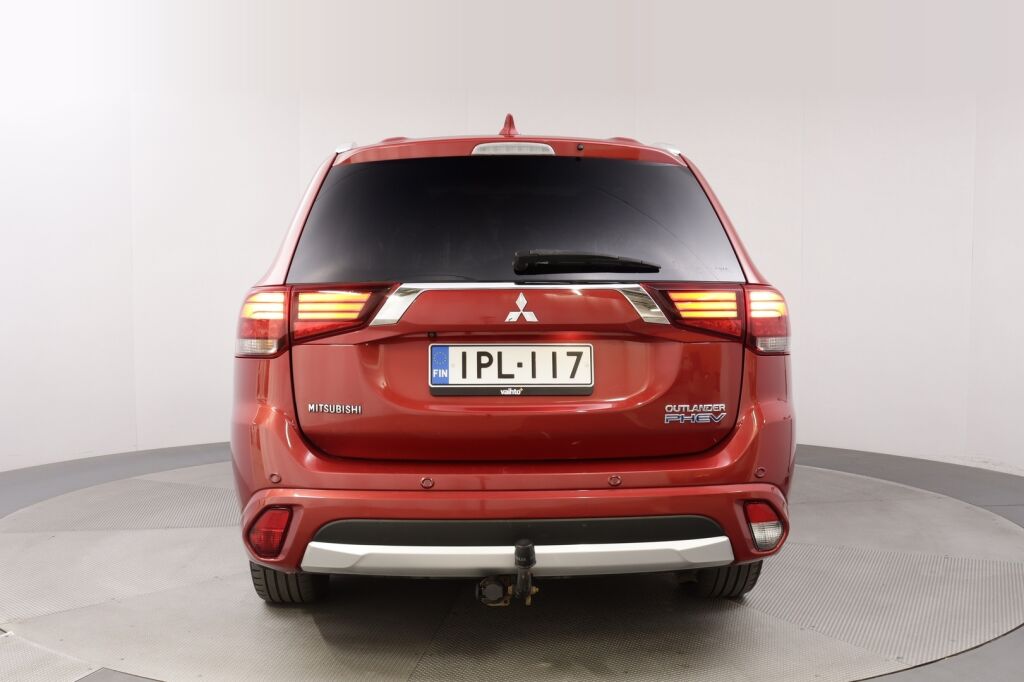 Mitsubishi Outlander PHEV 2016 Intense Business 4WD 5P / Blis / Vetokoukku / Adapt. vakkari / Kattoluukku