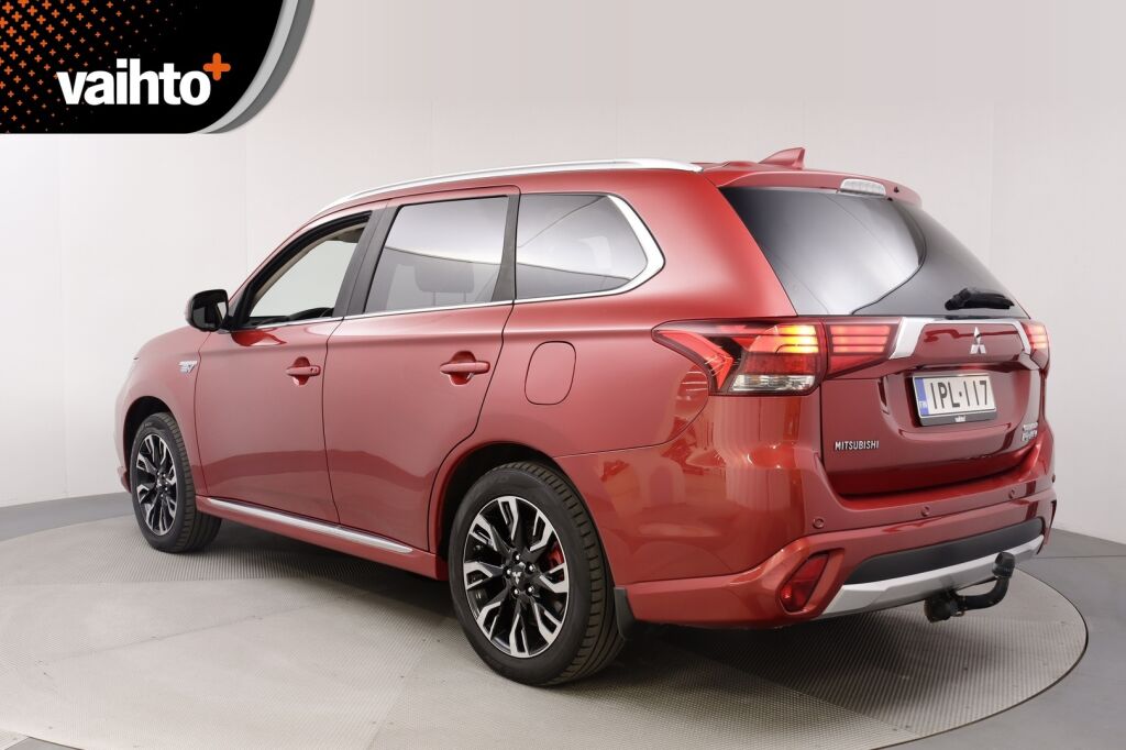Mitsubishi Outlander PHEV 2016 Intense Business 4WD 5P / Blis / Vetokoukku / Adapt. vakkari / Kattoluukku