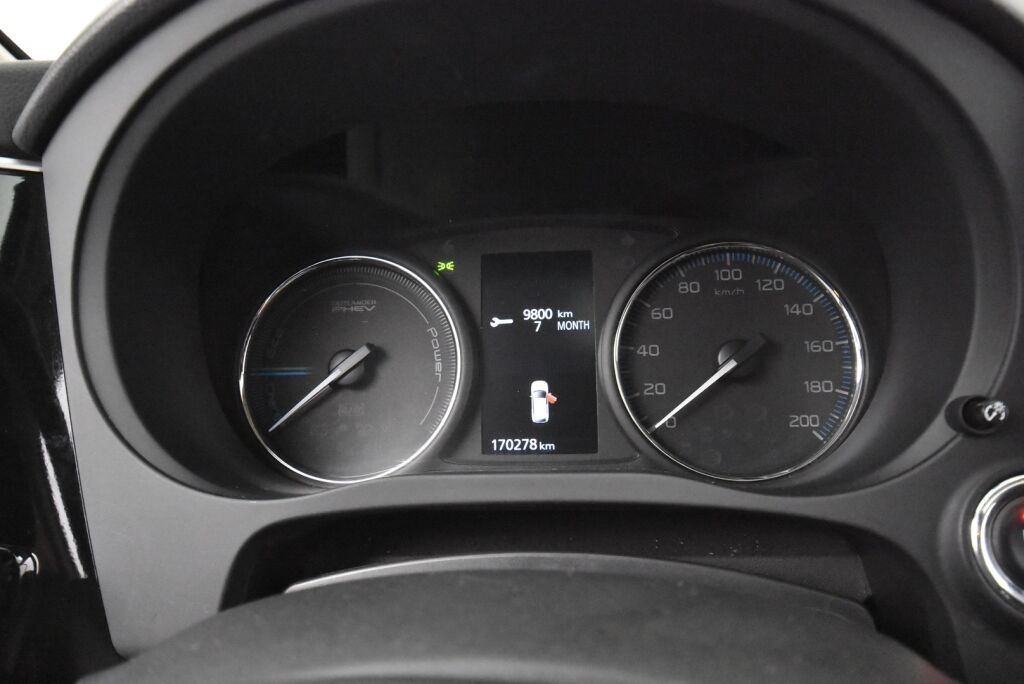 Mitsubishi Outlander PHEV 2016 Intense Business 4WD 5P / Blis / Vetokoukku / Adapt. vakkari / Kattoluukku