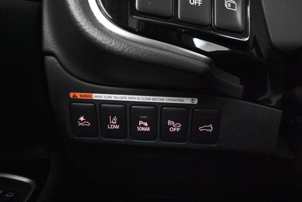 Mitsubishi Outlander PHEV 2016 Intense Business 4WD 5P / Blis / Vetokoukku / Adapt. vakkari / Kattoluukku