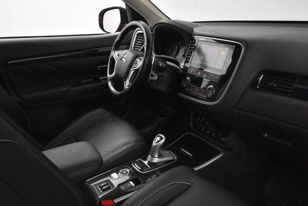 Mitsubishi Outlander PHEV 2016 Intense Business 4WD 5P / Blis / Vetokoukku / Adapt. vakkari / Kattoluukku