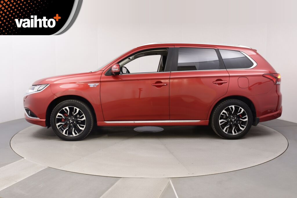 Mitsubishi Outlander PHEV 2016 Intense Business 4WD 5P / Blis / Vetokoukku / Adapt. vakkari / Kattoluukku