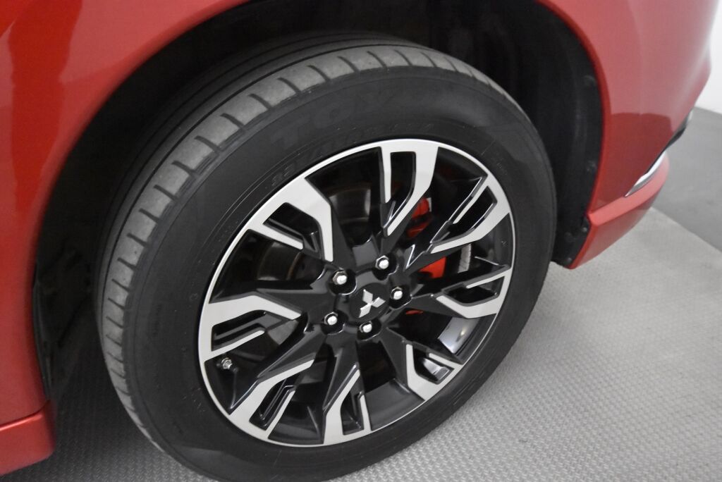 Mitsubishi Outlander PHEV 2016 Intense Business 4WD 5P / Blis / Vetokoukku / Adapt. vakkari / Kattoluukku