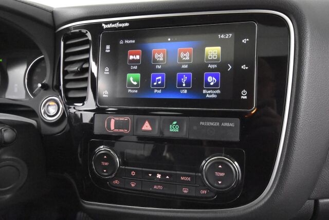 Mitsubishi Outlander PHEV 2016 Intense Business 4WD 5P / Blis / Vetokoukku / Adapt. vakkari / Kattoluukku