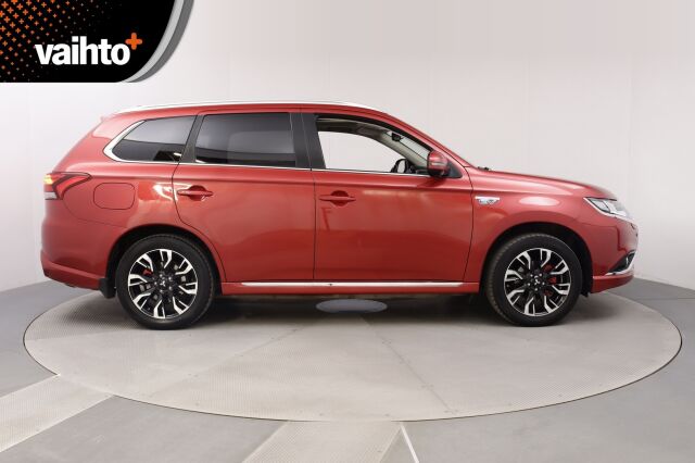 Mitsubishi Outlander PHEV 2016 Intense Business 4WD 5P / Blis / Vetokoukku / Adapt. vakkari / Kattoluukku