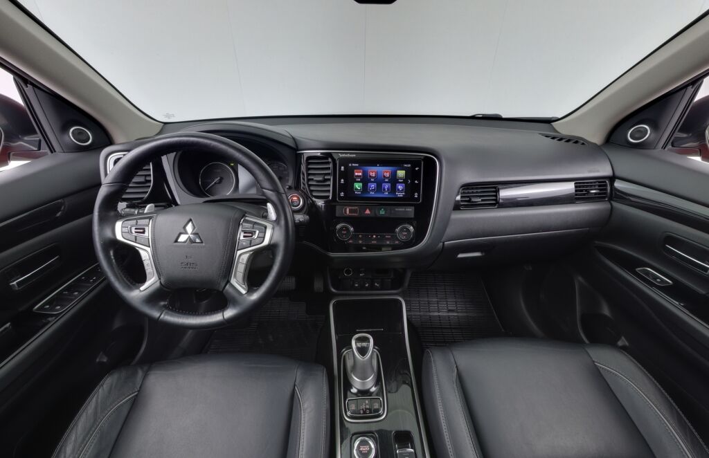 Mitsubishi Outlander PHEV 2016 Intense Business 4WD 5P / Blis / Vetokoukku / Adapt. vakkari / Kattoluukku