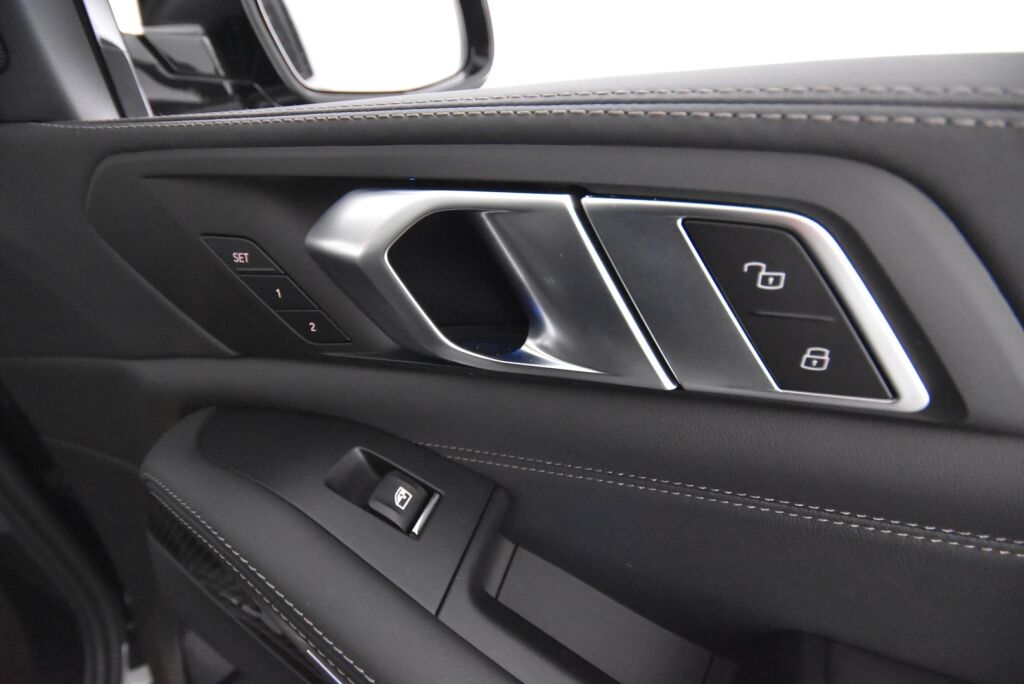 BMW X5 2022 G05 xDrive45e A Charged Edition M Sport / M Penkit / HUD / Laser / Koukku / Suomi-auto / 360 / Acc / Aktiiviohjaus