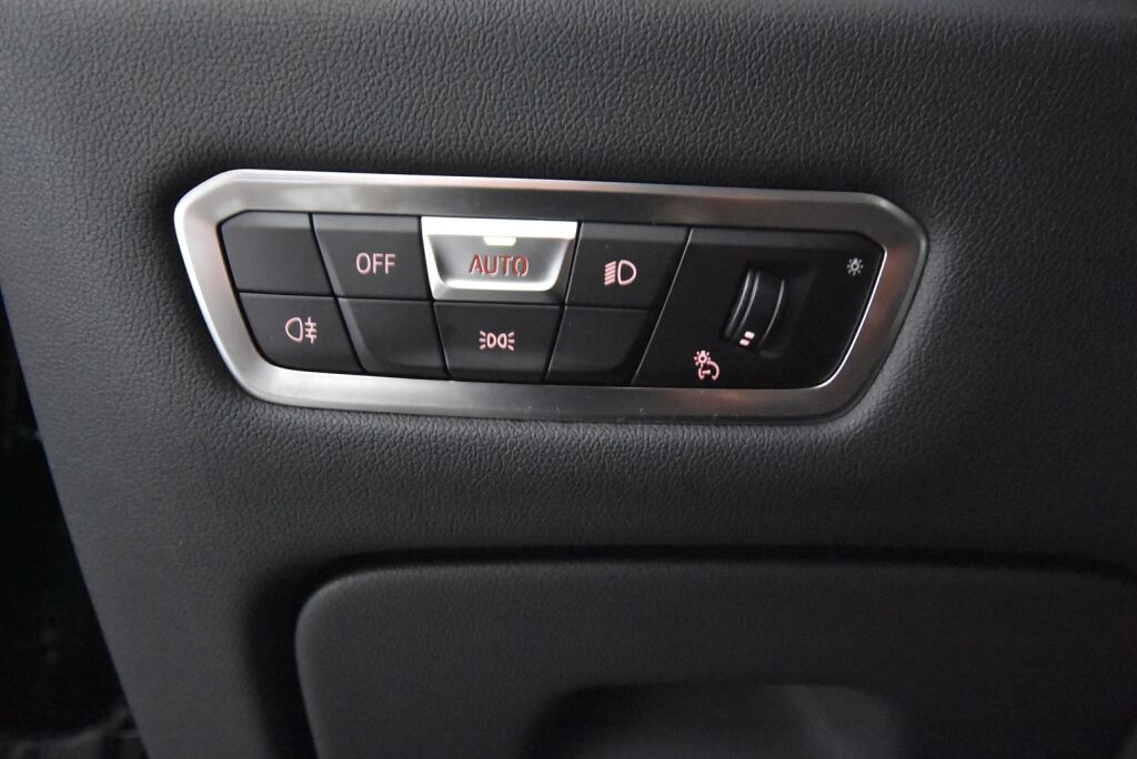 BMW X5 2022 G05 xDrive45e A Charged Edition M Sport / M Penkit / HUD / Laser / Koukku / Suomi-auto / 360 / Acc / Aktiiviohjaus