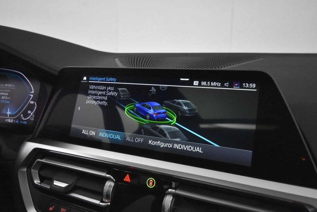 BMW 330 2021 G20 Sedan 330e xDrive A Charged Edition M Sport / Driving Assistant Pro / HUD / Harman&Kardon / Kamera / Kattoluukku
