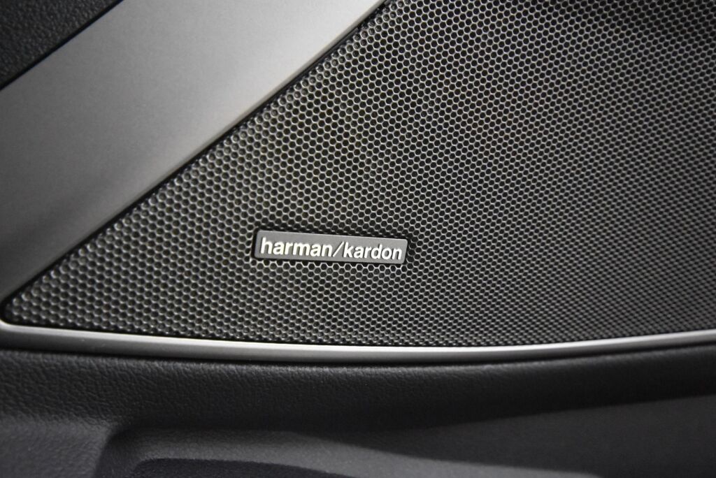BMW 330 2021 G20 Sedan 330e xDrive A Charged Edition M Sport / Driving Assistant Pro / HUD / Harman&Kardon / Kamera / Kattoluukku