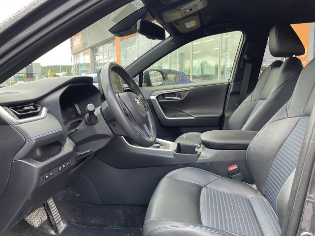 Toyota RAV4 2024 2,5 Hybrid AWD-i Style / Osanahkaverhoilu / Adap.vakkari / P.kamera / Koukku / Smart Key /