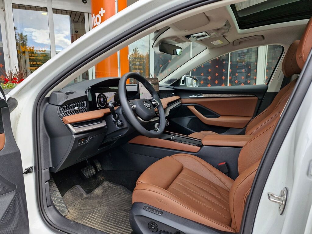 Skoda Superb 2024 Combi 2.0 TDI 193 4x4 L&K DSG Autom. / Canton / Crystal Led / Panoraama / Koukku / HUD / hieronta / 360 kamera  / 1 om