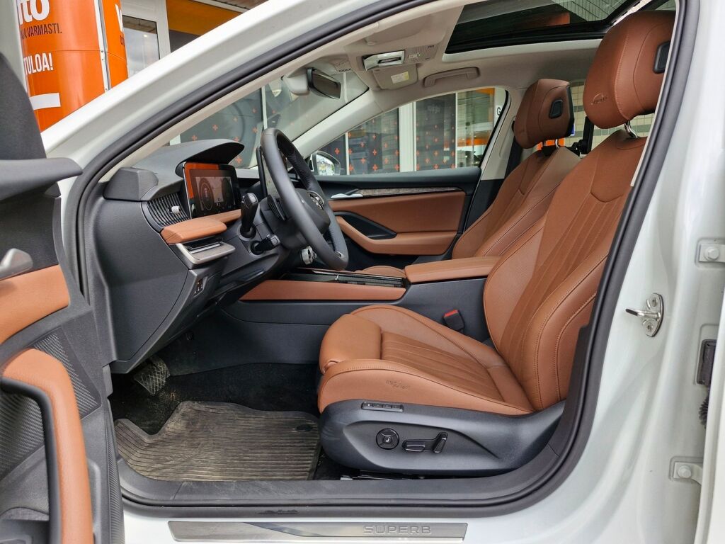Skoda Superb 2024 Combi 2.0 TDI 193 4x4 L&K DSG Autom. / Canton / Crystal Led / Panoraama / Koukku / HUD / hieronta / 360 kamera  / 1 om
