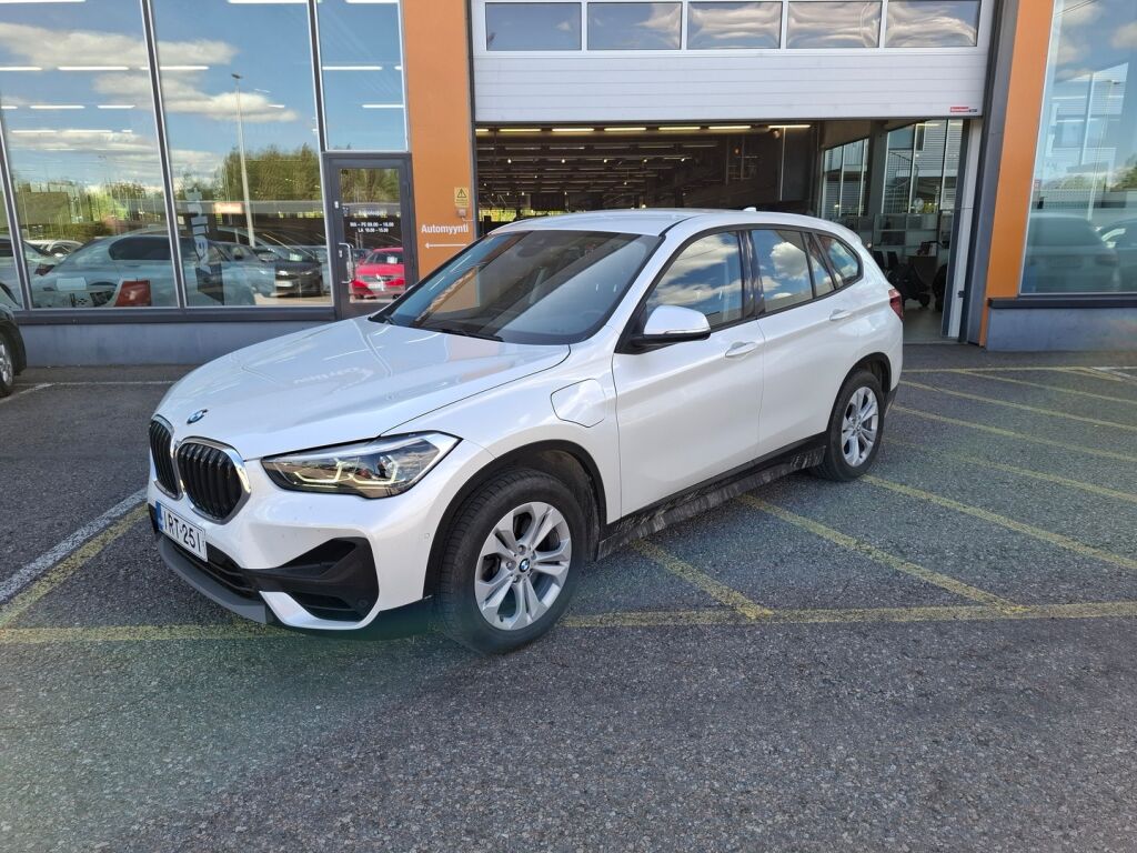 BMW X1 2021 F48 xDrive25e A Business / HYVÄT VARUSTEET / Adapt.vak. / Navi / Tutkat+kamera / HUD /