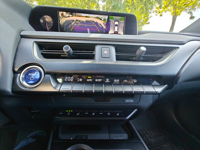 Lexus UX 2020 250h AWD Luxury / Mark Levinson / HUD / 360 Kamerat / Triple Led-ajovalot / Smart entry
