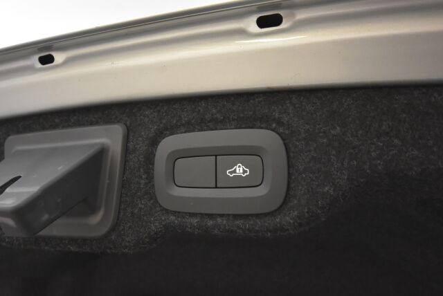 Volvo S60 2021 T8 TwE AWD Recharge Business R-Design aut / 1-Omisteinen / ACC / Blis / Voc / Webasto / Led-ajovalot