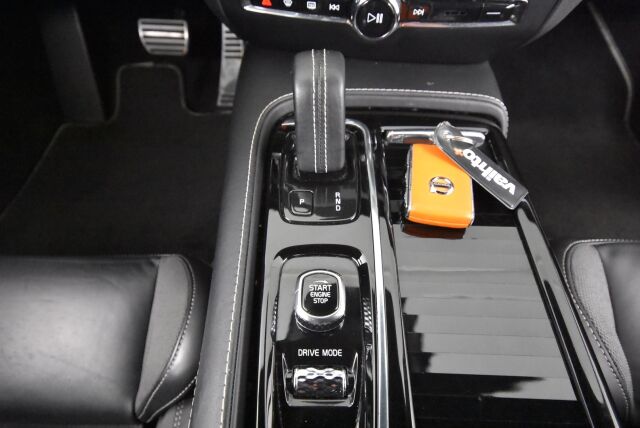 Volvo S60 2021 T8 TwE AWD Recharge Business R-Design aut / 1-Omisteinen / ACC / Blis / Voc / Webasto / Led-ajovalot