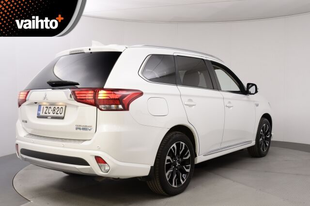 Mitsubishi Outlander PHEV 2017 Instyle Navi 4WD 5P / 360 kamera / Nahkaverhoilu / Navigointi / Sähkökontti